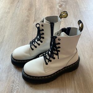 Selling a pair of white platform Dr. Martens!!